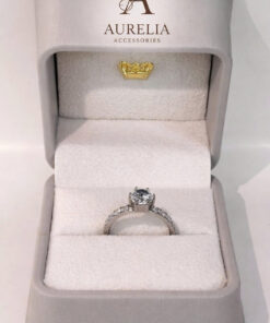 Nhẫn Đá Chủ Lấp Lánh